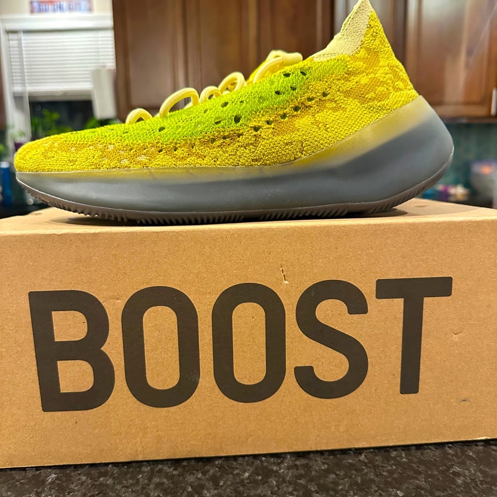 🟡 New Yeezy Boost 380 “Hylte Glow” Size 9 – Deadstock w/Box & Tags
